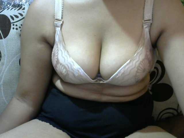 Prettyjannetta live cam on BongaCams