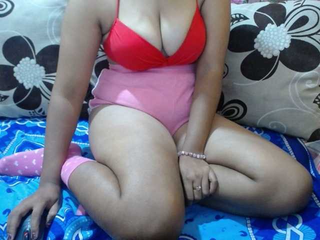 Prettyjannetta live cam on BongaCams