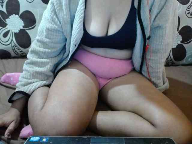 Prettyjannetta Live Webcam on BongaCams