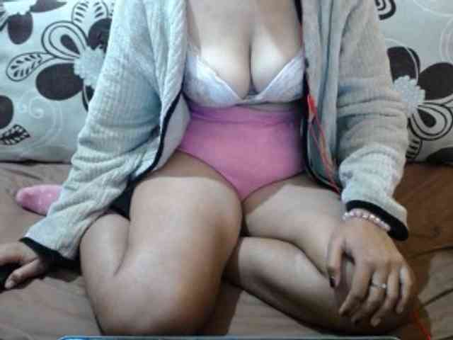 Prettyjannetta webcam