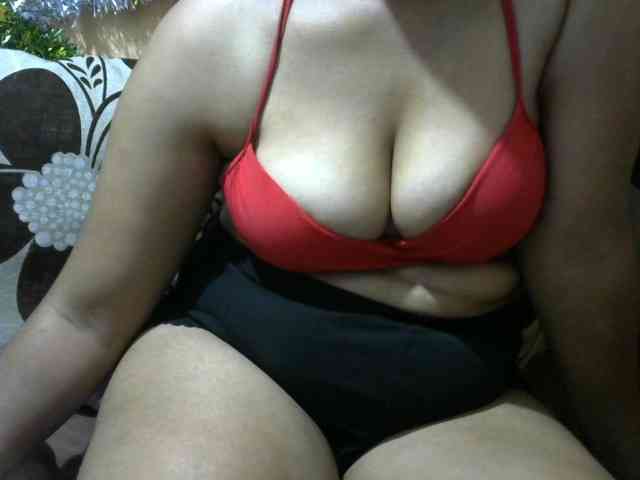 Prettyjannetta Live Webcam on BongaCams