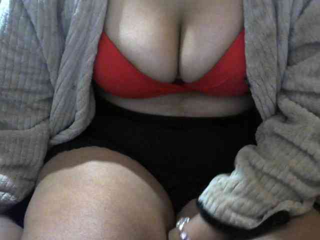 Prettyjannetta webcam