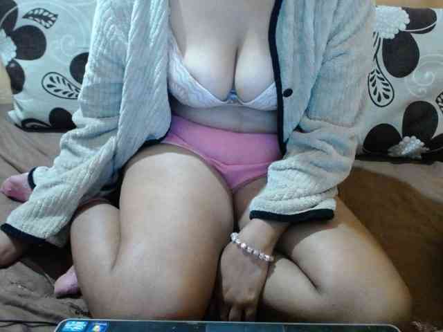 Prettyjannetta webcam