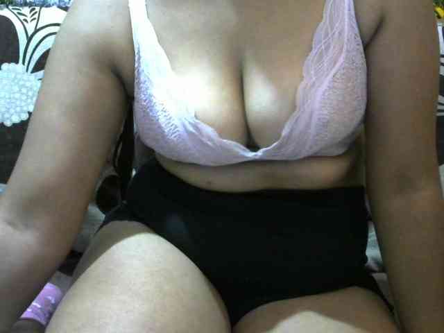 Prettyjannetta webcam