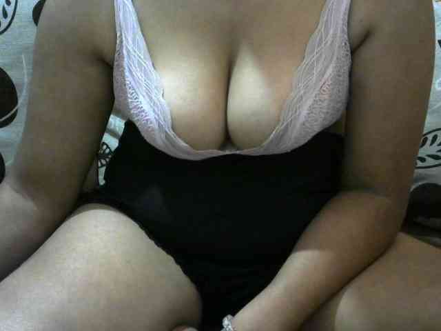 Prettyjannetta webcam