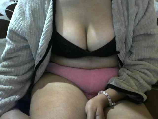 Prettyjannetta webcam
