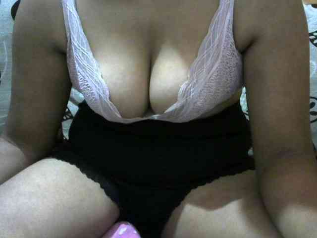 Prettyjannetta webcam