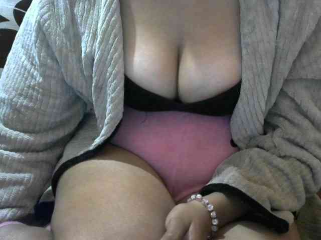 Prettyjannetta webcam