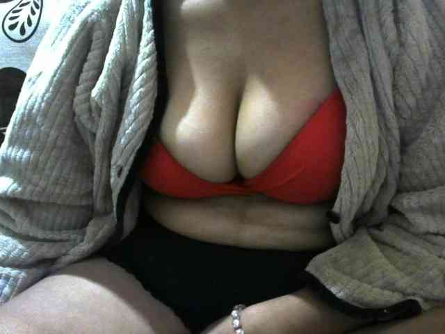 Prettyjannetta webcam