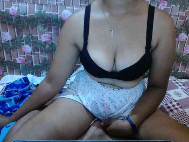 Prettyjannetta webcam