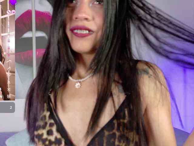 Emiili-Clark webcam