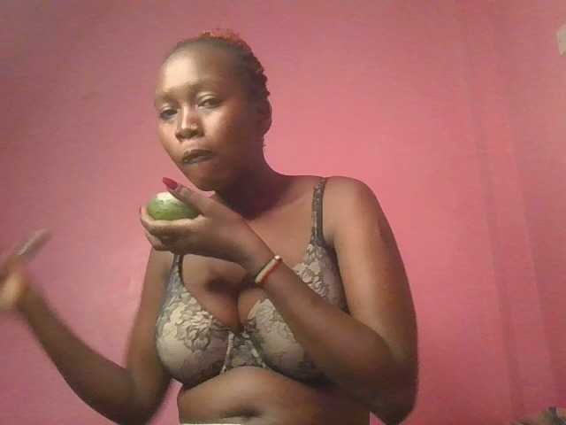 sweetlucy2 Live Cam on BongaCams
