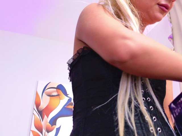 BlondieEve live cam on BongaCams