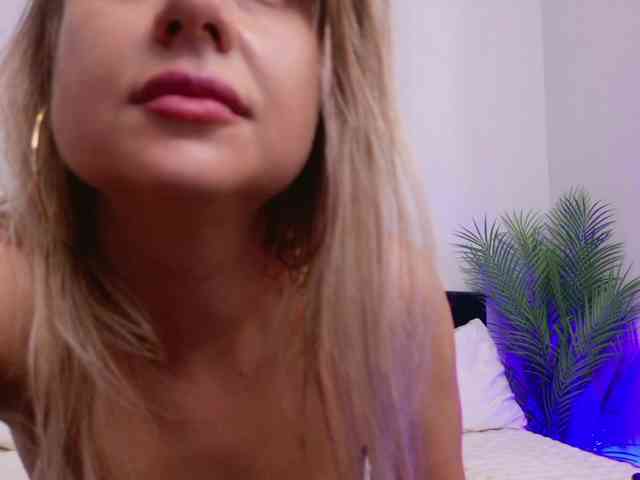 BlondieEve webcam