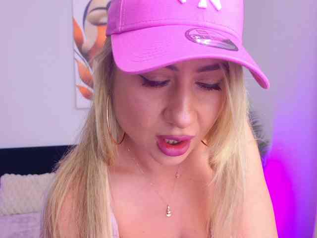 Model: BlondieEve