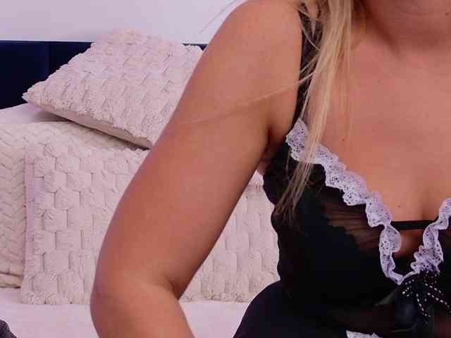 BlondieEve webcam