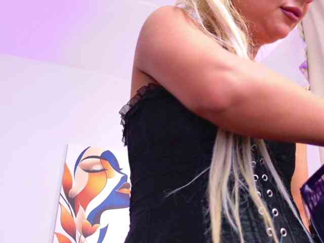 Model: BlondieEve