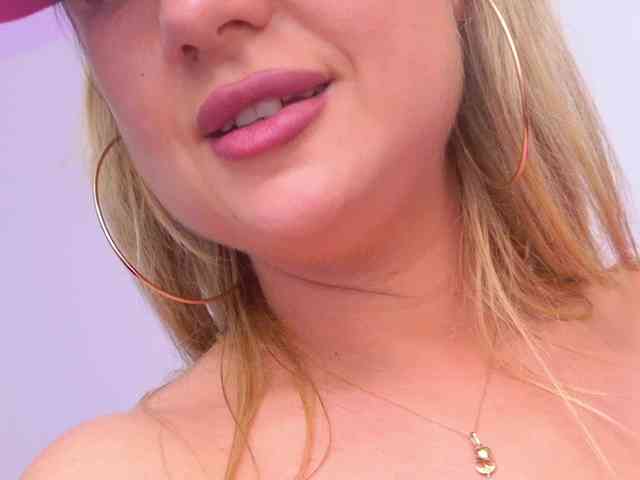 Model: BlondieEve