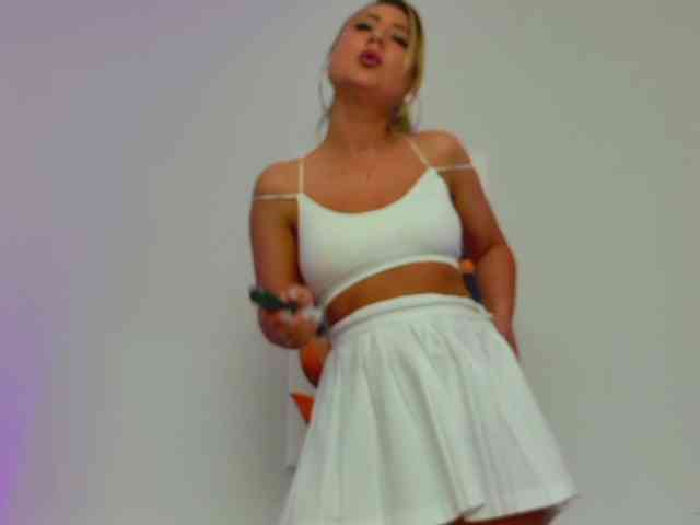 Model: BlondieEve