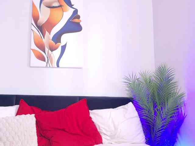 Model: BlondieEve
