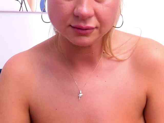 BlondieEve webcam