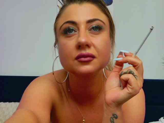 Model: BlondieEve