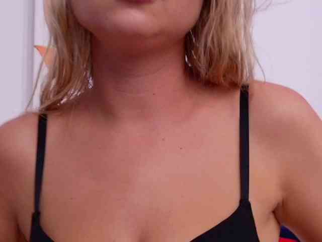BlondieEve webcam
