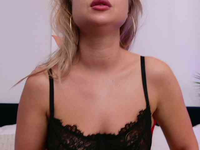 Model: BlondieEve