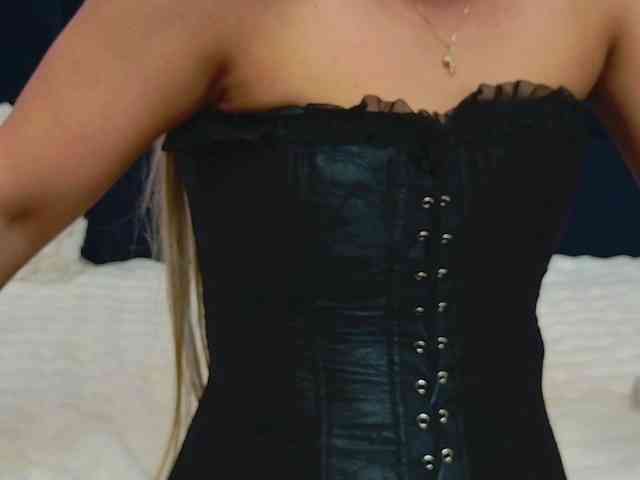 Model: BlondieEve