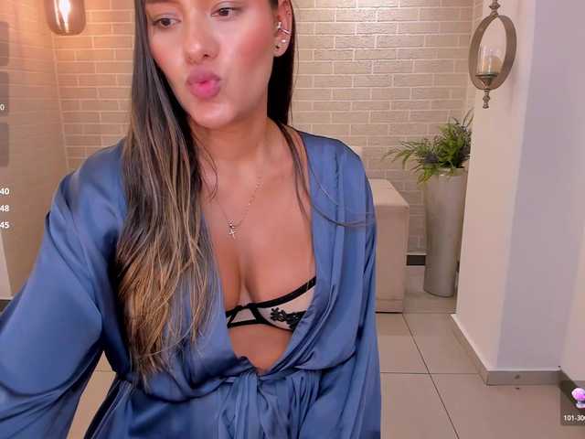 le modèle SophieWatsonX est en webcam porno dans un show sur le site bongacams, il possède les tags suivants: Latino/Hispanic,Brunette,Shaved