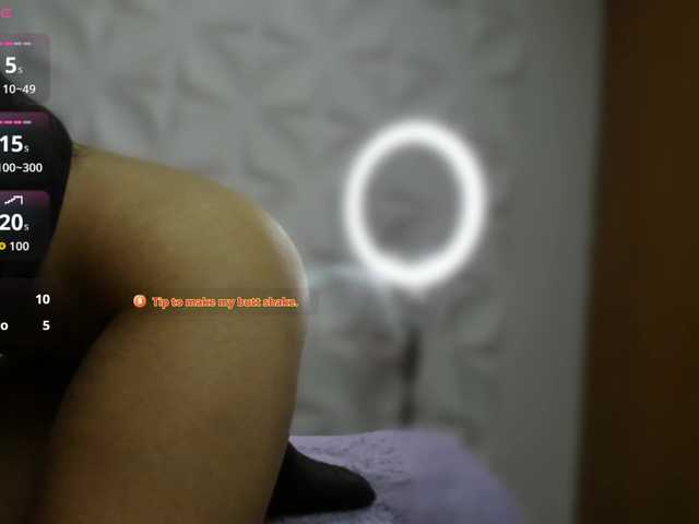LITTLE-NESSA live cam on BongaCams