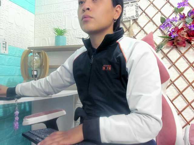 LITTLE-NESSA's BongaCams show and profile