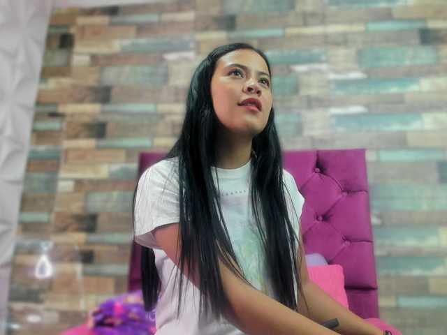 LITTLE-NESSA's BongaCams show and profile