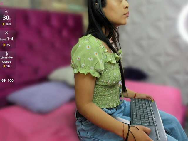 LITTLE-NESSA live cam on BongaCams