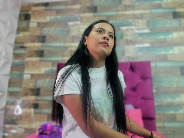 LITTLE-NESSA's BongaCams show and profile