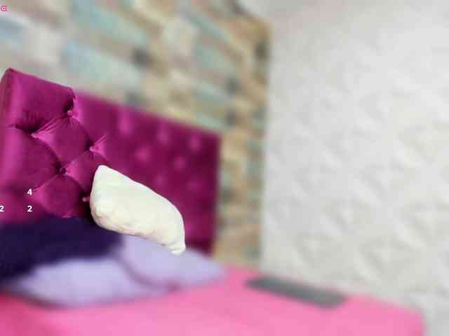 LITTLE-NESSA Live Webcam on BongaCams