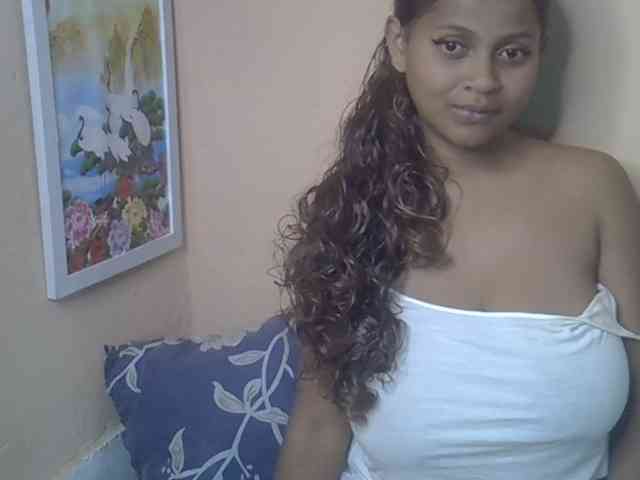 Bellalabelle Live Webcam on BongaCams