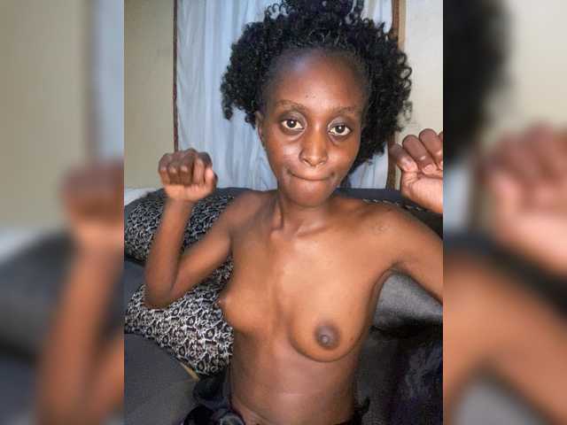 le modèle Petite-pretty est en webcam porno dans un show sur le site bongacams, il possède les tags suivants: Ebony,Brunette,Trimmed