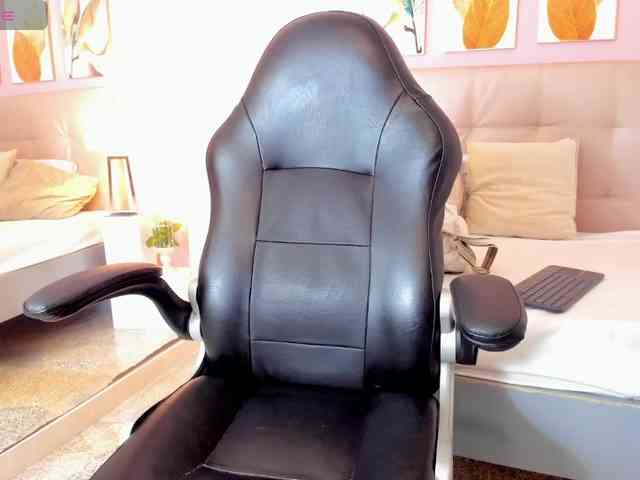 Nahomy-Collins- Live Webcam on BongaCams