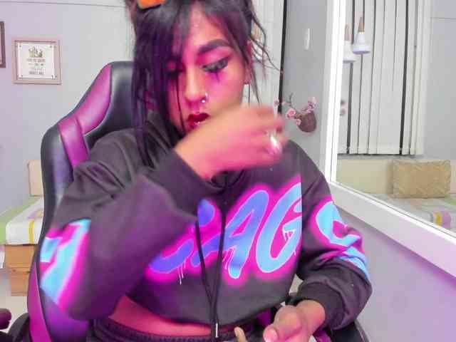 Nahomy-Collins- Live Webcam on BongaCams