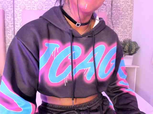Nahomy-Collins-