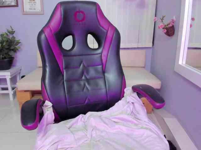Nahomy-Collins- Live Webcam on BongaCams