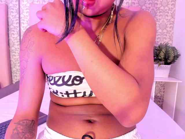 Nahomy-Collins-