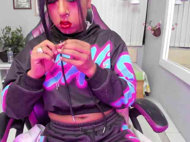 Nahomy-Collins- Sex Cam Show