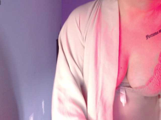 Albina-SeXXXova's BongaCams show and profile