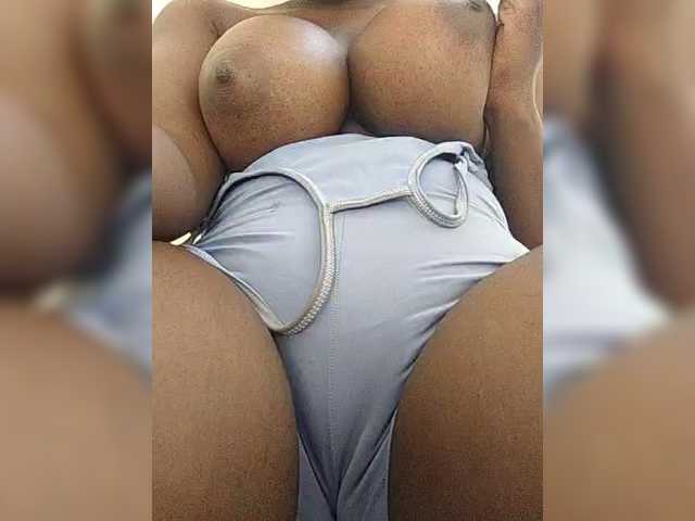 Pamelita221 live cam on BongaCams