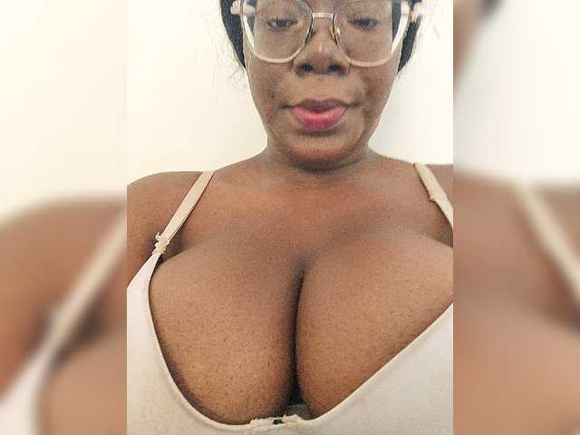 Pamelita221 live cam on BongaCams