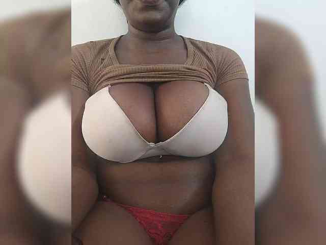 Pamelita221 webcam