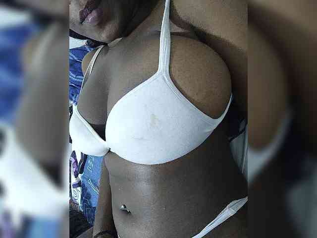 Pamelita221 webcam