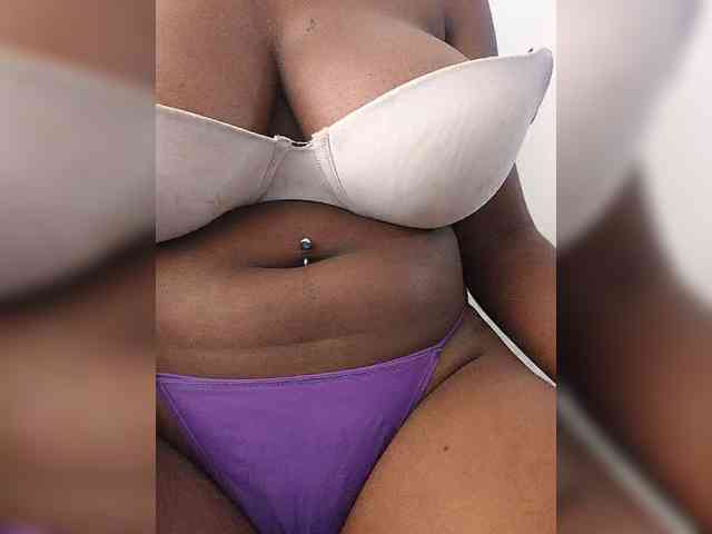 Pamelita221 webcam